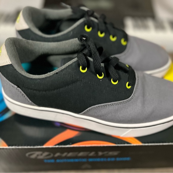 Size 9 Youth Heelys - Gently used - Picture 5 of 5